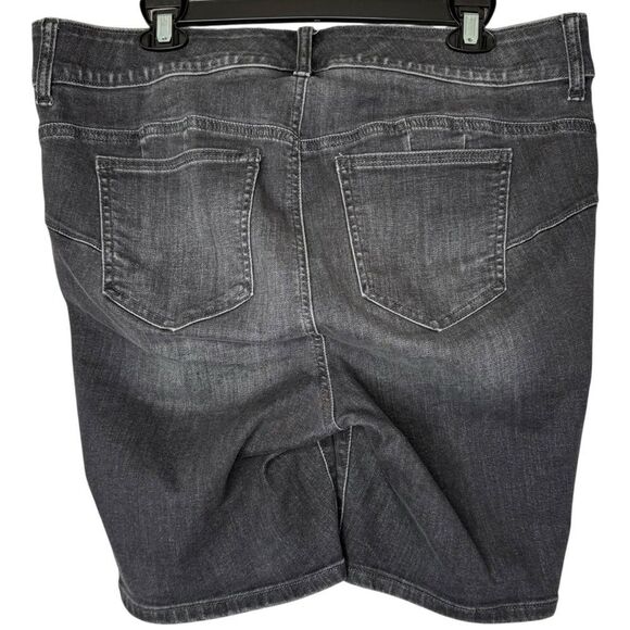 |EUC| TORRID Bombshell Bermuda 8” Short - Super Soft Black Wash - Picture 5 of 7